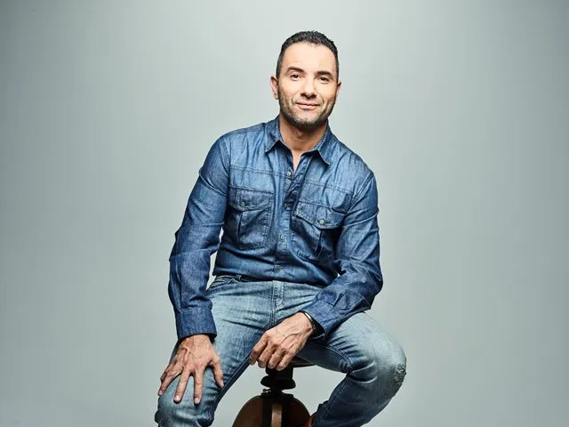 Marco Luque apresenta o show de comédia “Dilatados” em Goiânia