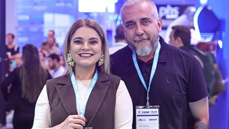 Paula Carvalho Cardoso e o esposo, o cirurgião-dentista Rafael Decurcio. Foto: reprodução