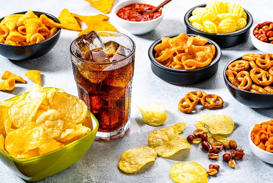 Evitar alimentos ultraprocessados pode dobrar a chance de emagrecer; entenda