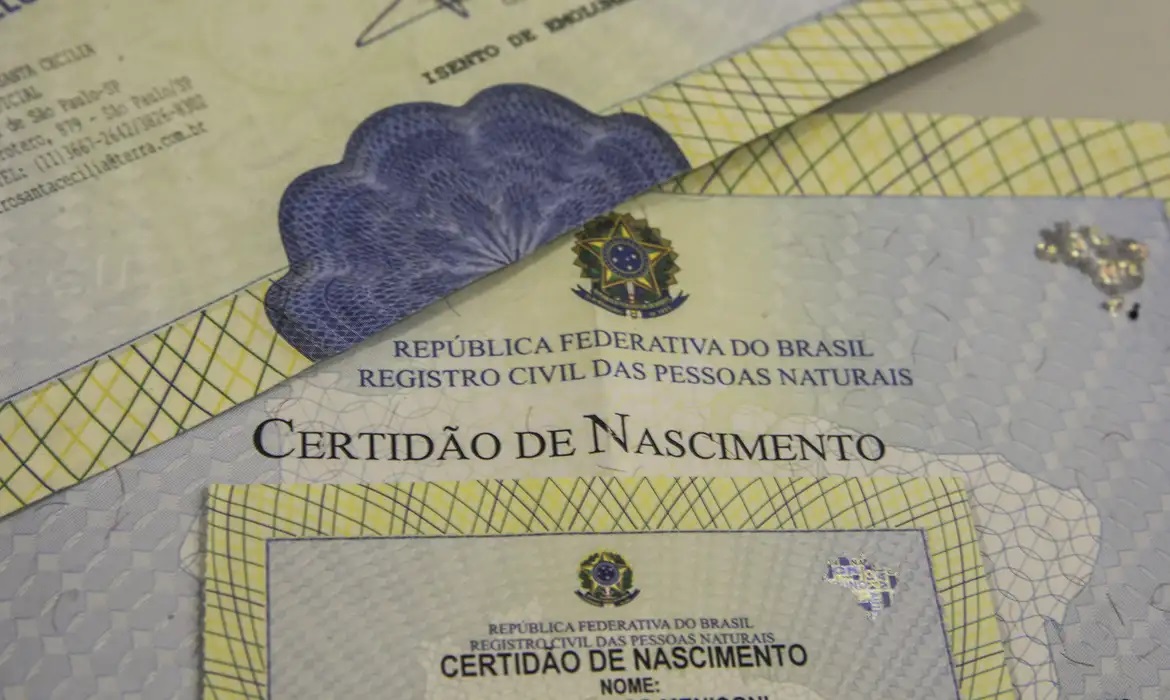 Dia dos Pais reforça importância do nome do pai no registro civil e impulsiona mutirão de reconhecimento em Goiás