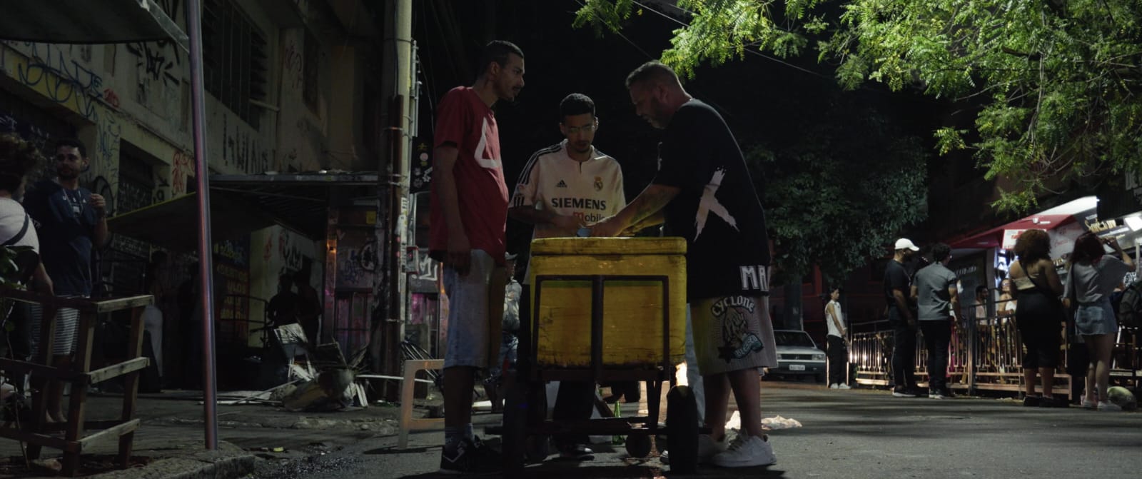 Passageiro do Brasil, filme sobre dificuldades de um pai para garantir o sustento do filho, estreia no Cine Cultura