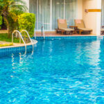 Condomínio pode proibir o morador de usar a piscina? Especialista explica em quais casos isso é permitido