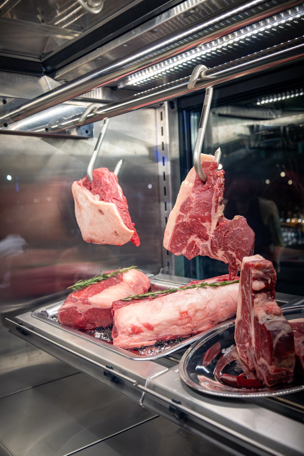 [Aguçando Paladar] Bar em Goiânia com alambique que simula fabricação de cachaça dentro do ambiente abre as portas