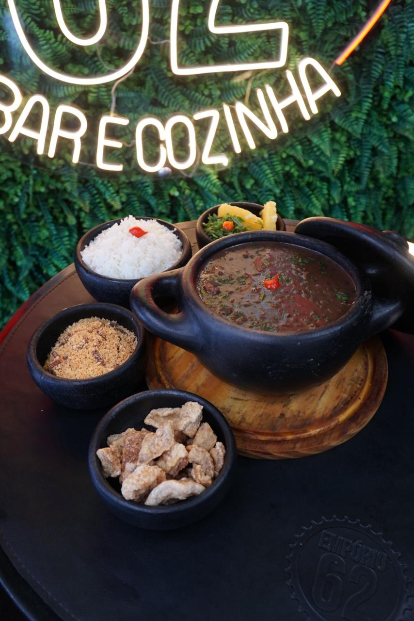 (Aguçando Paladar) Sábado de feijoada e samba no Esquina 62