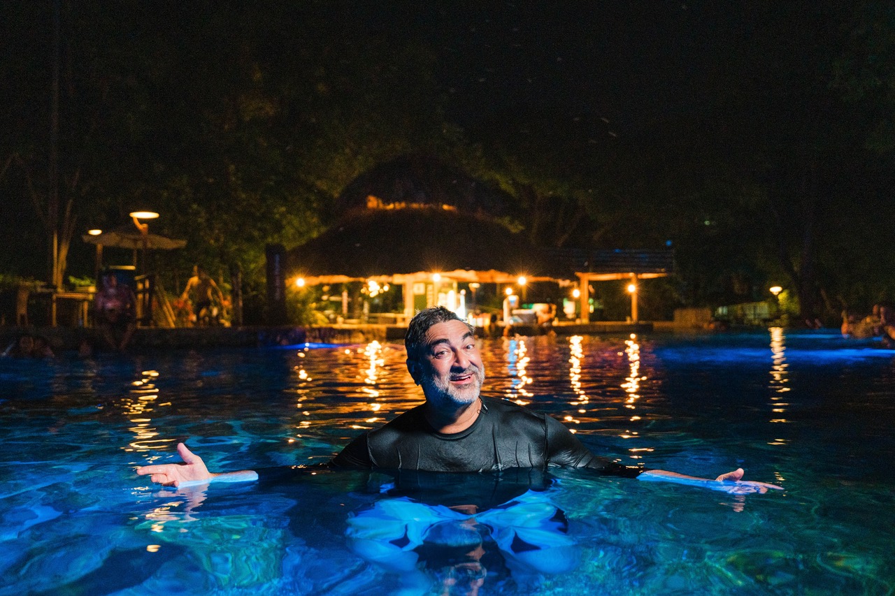 (Diário do Turista) Black Friday Aviva 2025 oferece até 30% de desconto e aposta em formato de “plantão de ofertas” com ação liderada por Zeca Camargo