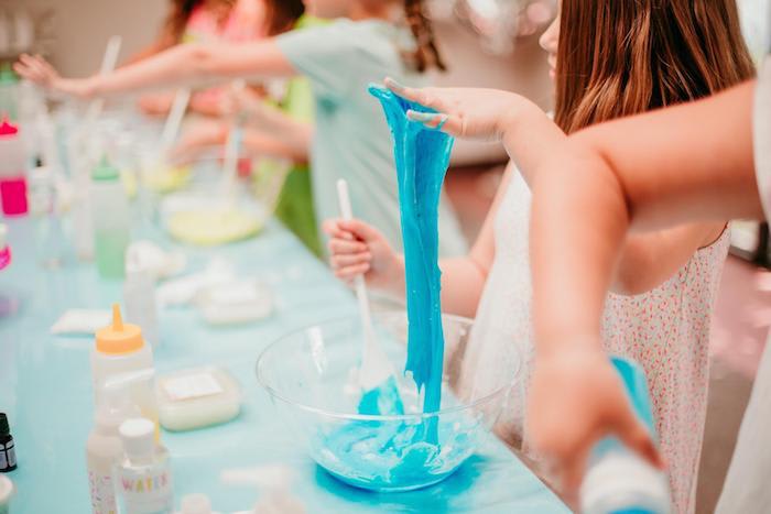 Shopping em Aparecida de Goiânia promove oficina gratuita de slime para a criançada neste sábado, 18