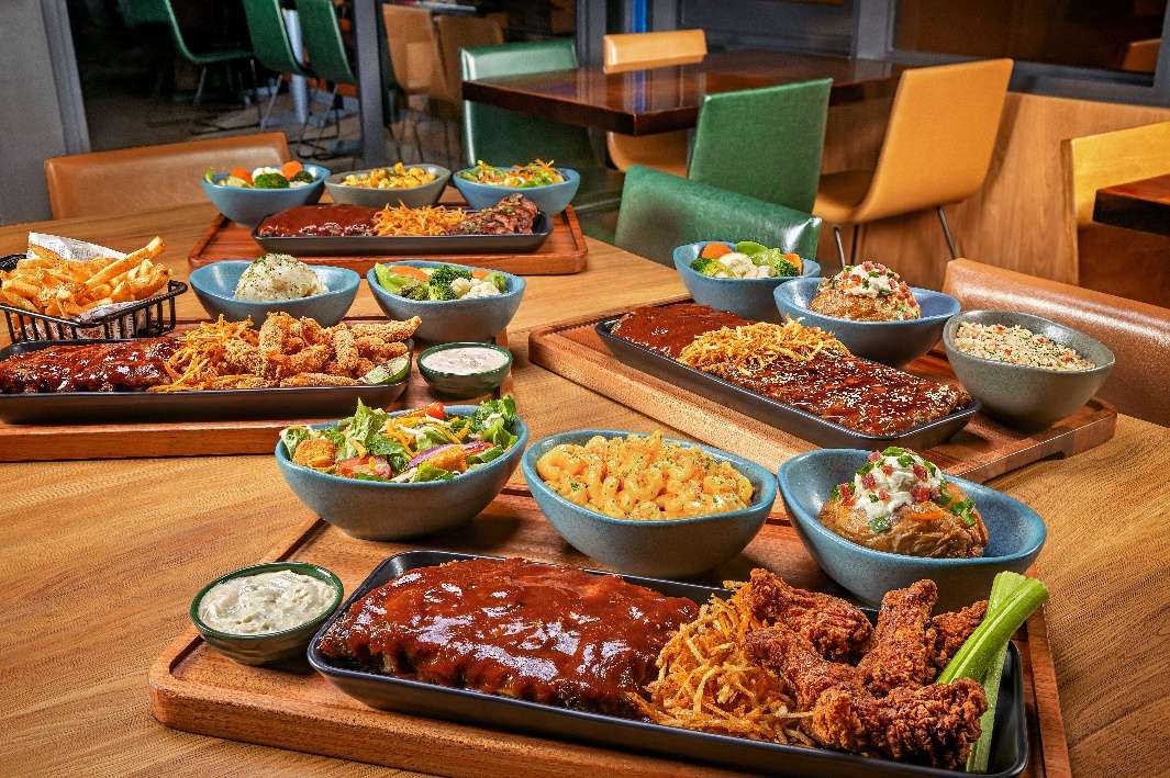 (Aguçando Paladar) Outback aposta na tendência de compartilhar e lança campanha de tábuas com seus pratos mais pedidos em combinações inéditas